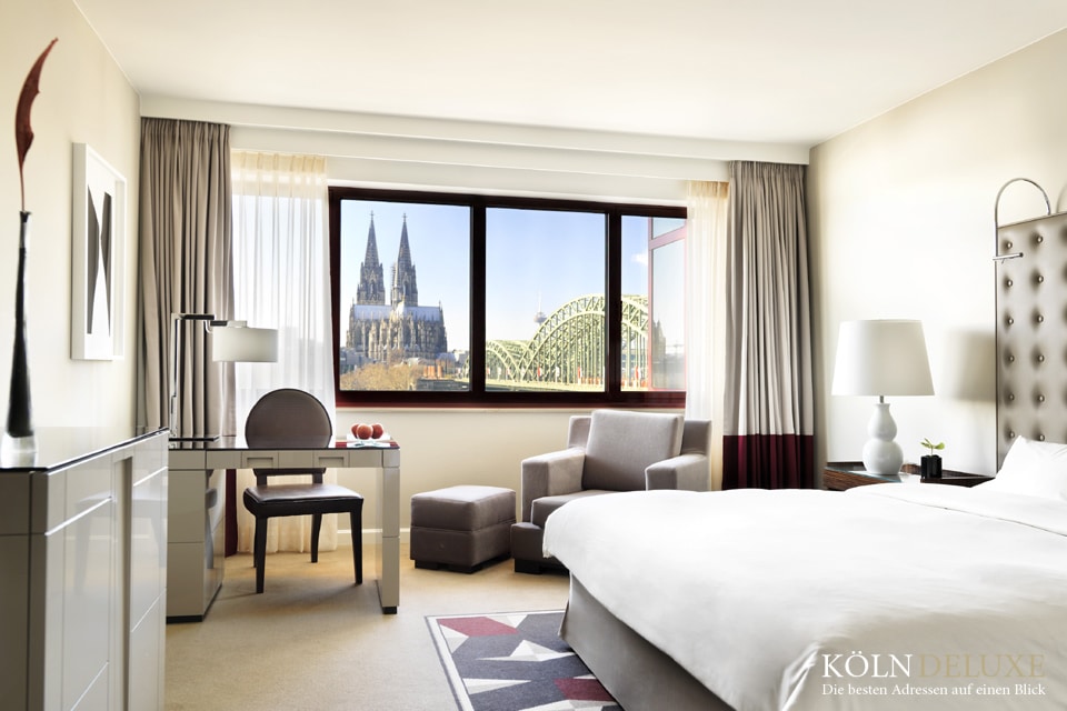 Kölner Dom - Rheinblickzimmer aus dem Hyatt Regency Luxushotel in Köln