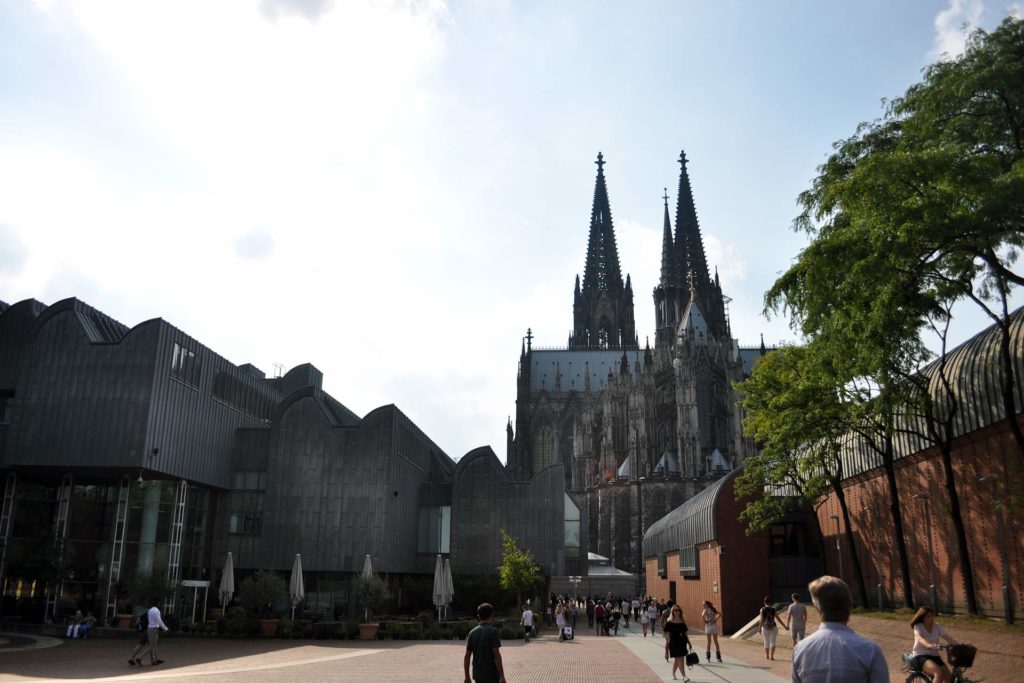 Museum Ludwig mit Kölner Dom