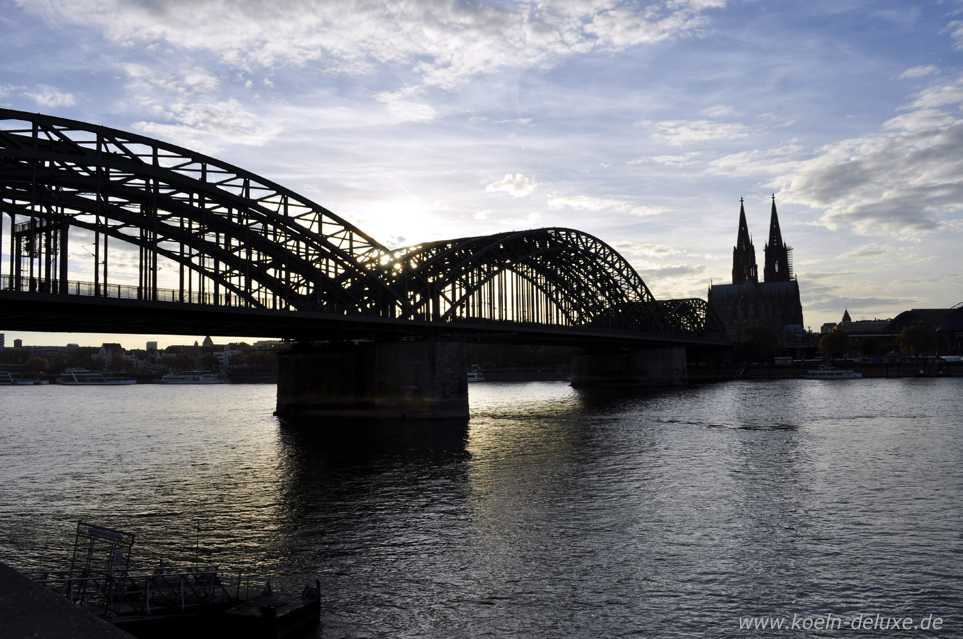 Hohenzollernbrücke Brücke mit Schlösser KoelnDeluxe.de