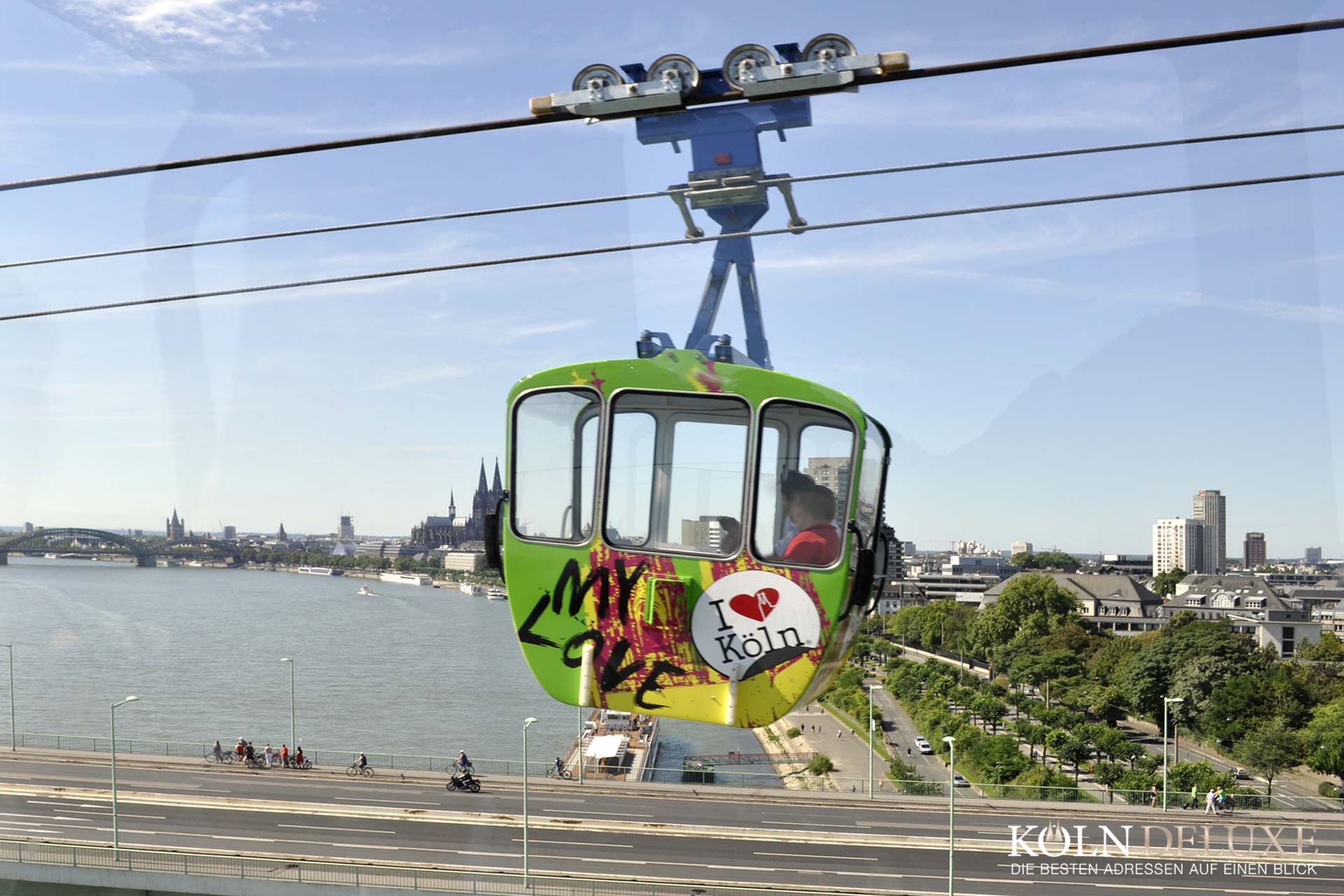 Das Foto Zeigt eine Gondel der Seilbahn am Kölner Zoo in Köln 