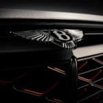 Das Foto zeigt den Kühlergrill des Bentley Mulliner Batur