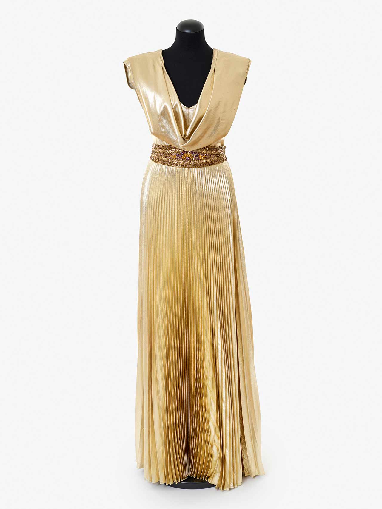 Das Foto zeigt ein langes Goldlamée Kleid aus Kessler Kabarett Show
