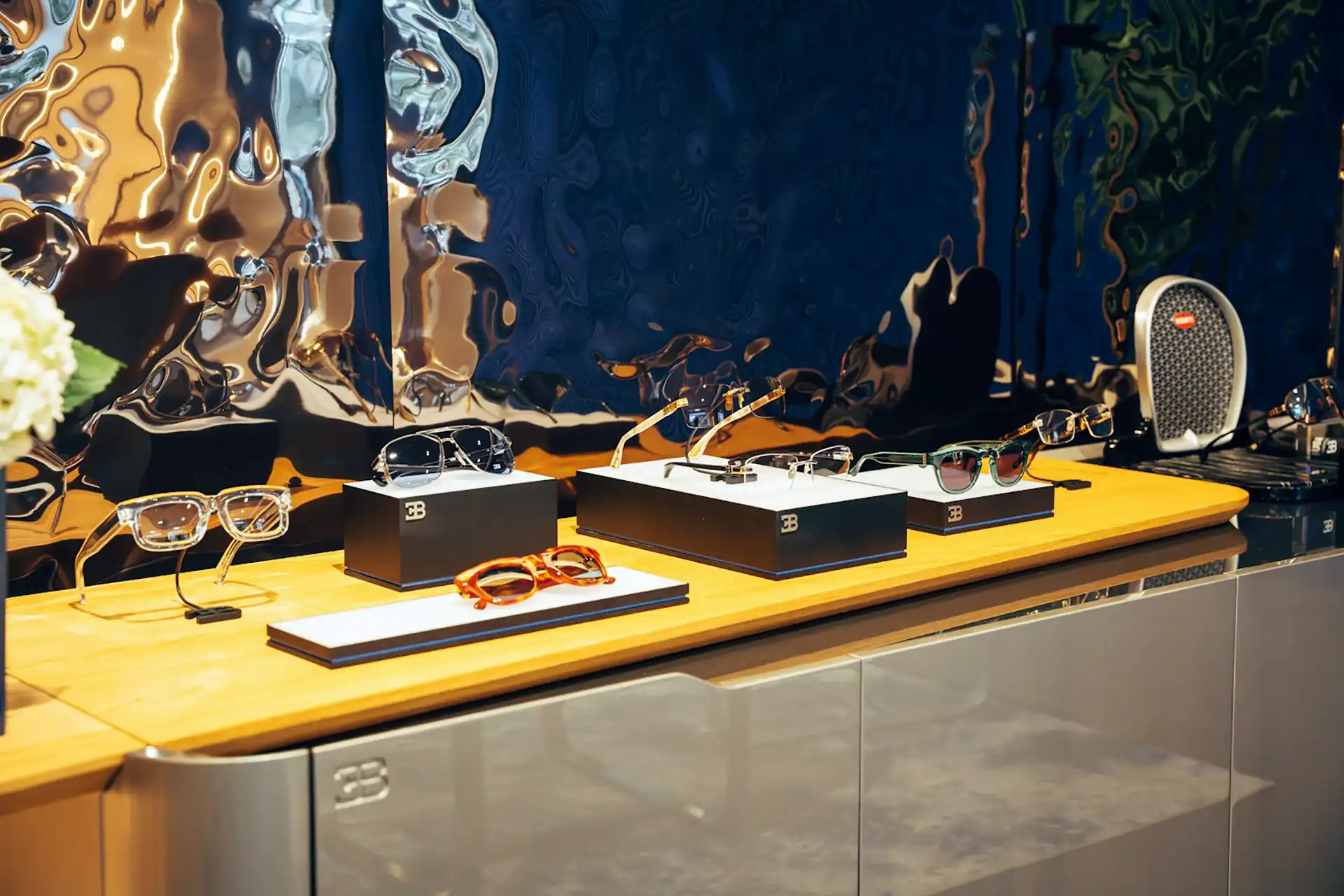 Bugatti Eyewear wird auf der SILMO Paris 2025